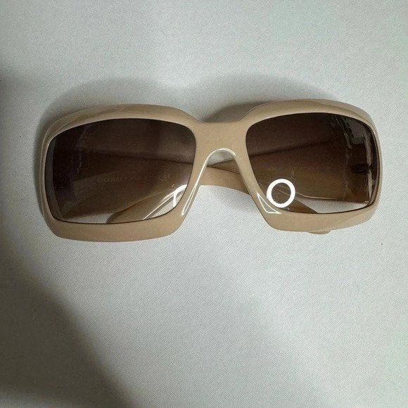 Chanel Authentic Mother of Pearl Sunglasses - Picture 4 of 11